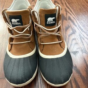 Sorel Out N About IV Classic Waterproof Tan and Black Lace-Up Boots